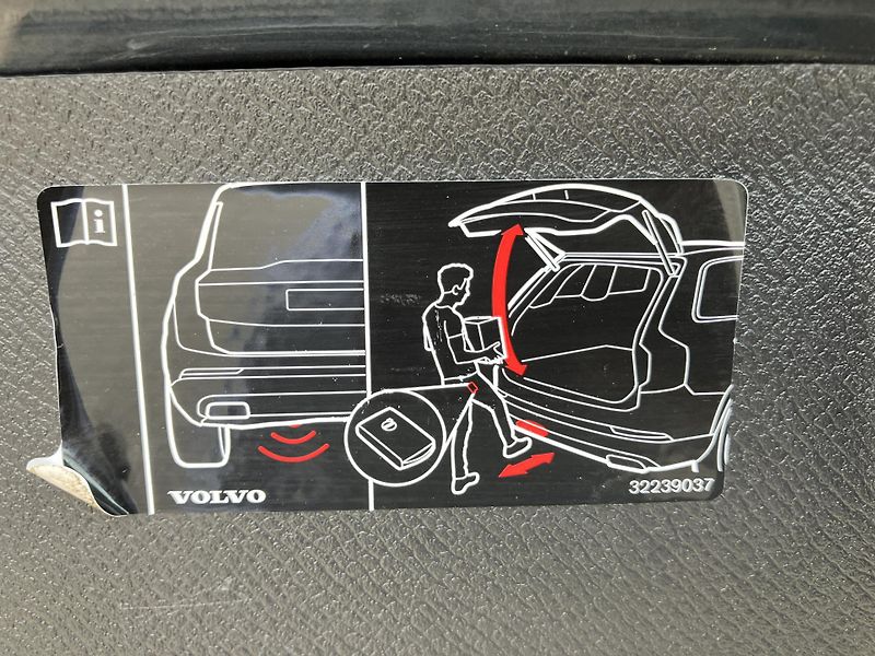 Volvo XC90 B5 AWD R-Design AT8, ČR - fotka 14 z 49