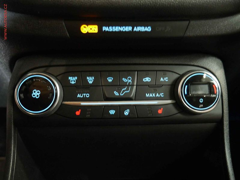 Ford Fiesta (2017) 1.0 EB, Titanium, kamera - fotka 15 z 18