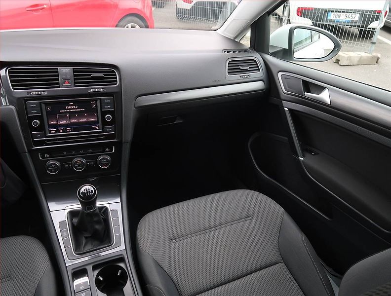 Volkswagen Golf (2018) Comfortline 1.4 TSI, Tempomat - fotka 8 z 17