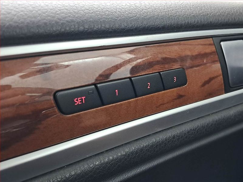 Volkswagen Touareg (2010) 3.0 TDI, 4X4, Automat, Kůže - fotka 22 z 25