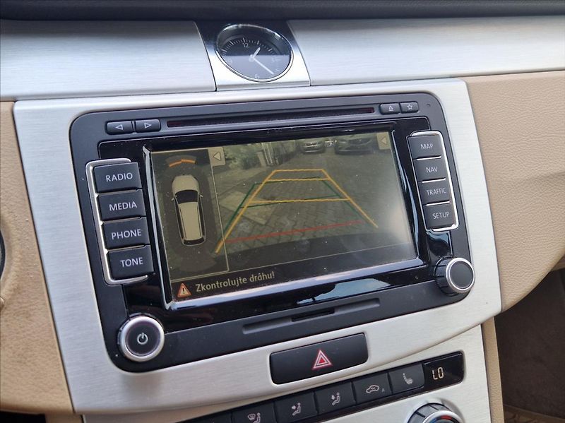 Volkswagen Passat 2,0 TDi 4MOTION KŮŽE KAMERA - fotka 33 z 37