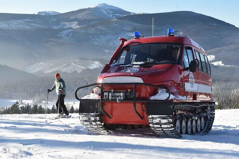 GAZ - 3409 Bobr pózuje před Sněžkou