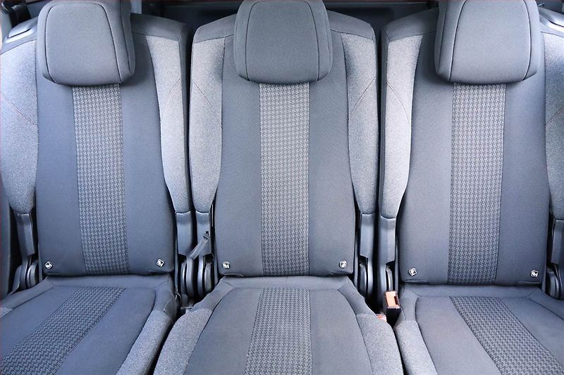 Peugeot 5008 (2018) 1.6 BlueHDi, Automat, 7 míst - fotka 10 z 27