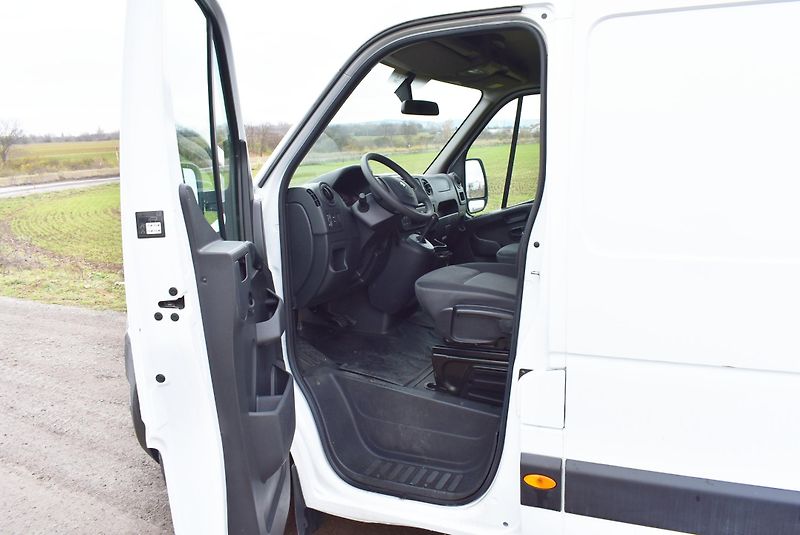Renault Master 2,3 DCi L3H2,AC,DPH,AT,AKCE! - fotka 8 z 13