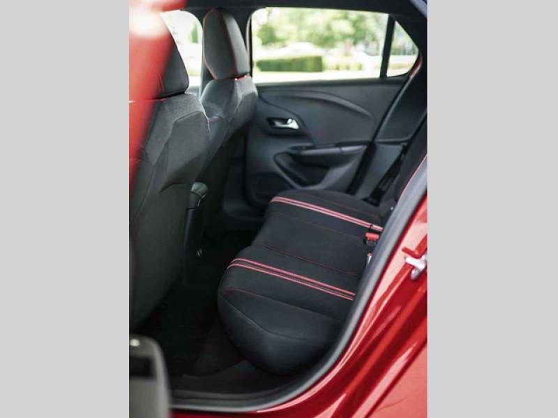Opel šel cestou co nejnižší možné ceny, v základu nabízí tedy jediný motor.