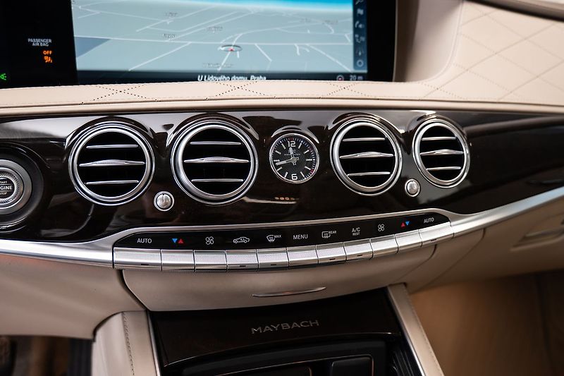 Mercedes-Benz Třídy S Maybach 4MATIC - fotka 16 z 26