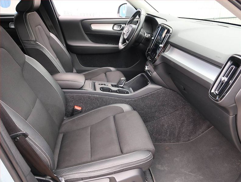 Volvo XC40 (2019) D4 AWD - fotka 9 z 24