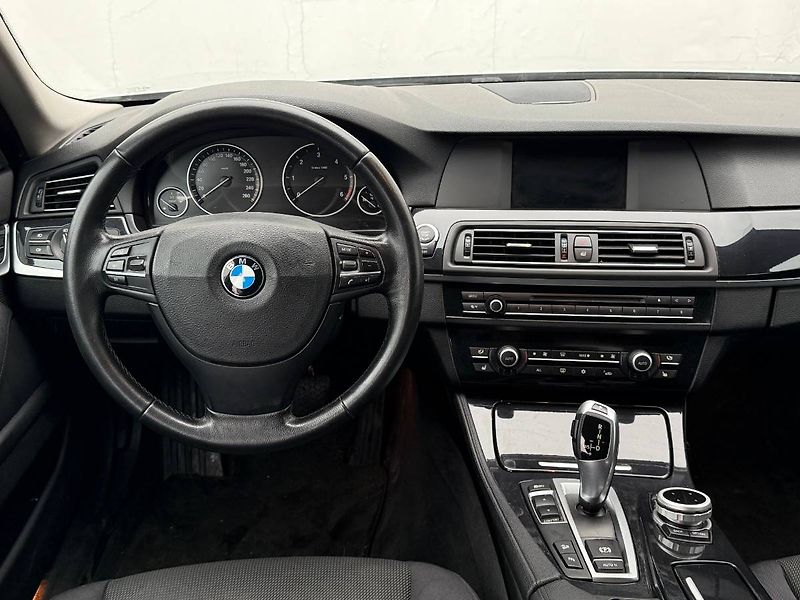 BMW Řada 5 (2012) 525D 160 kW XDRIVE - fotka 5 z 23