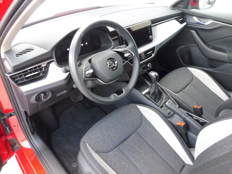 Škoda Kamiq (2024) Top Selection 1,0 TSI 85kW DSG - fotka 6 z 29
