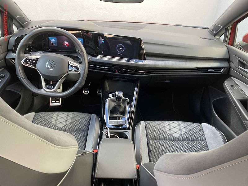 Volkswagen Golf (2023) 1.5 TSi, ČR, LED, navi, park - fotka 8 z 19