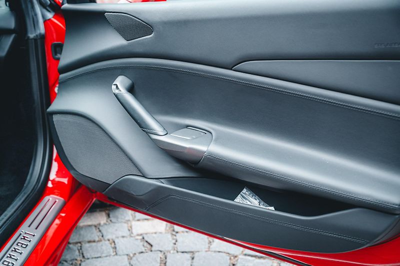 Ferrari 488 GTB - fotka 21 z 46