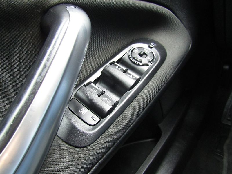 Ford Mondeo (2011) 1.6 TDCi 85kW - fotka 32 z 45