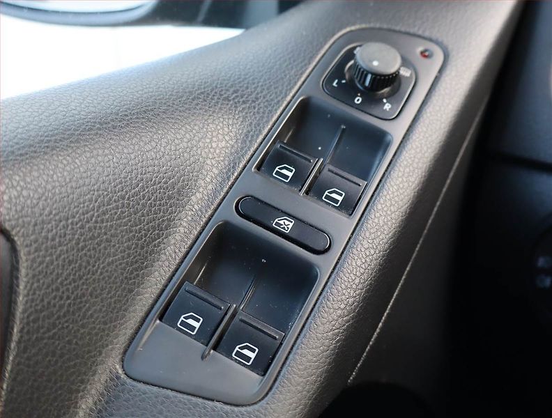 Volkswagen Tiguan (2010) R-Line 2.0 TSI, 4X4, Automat - fotka 16 z 19