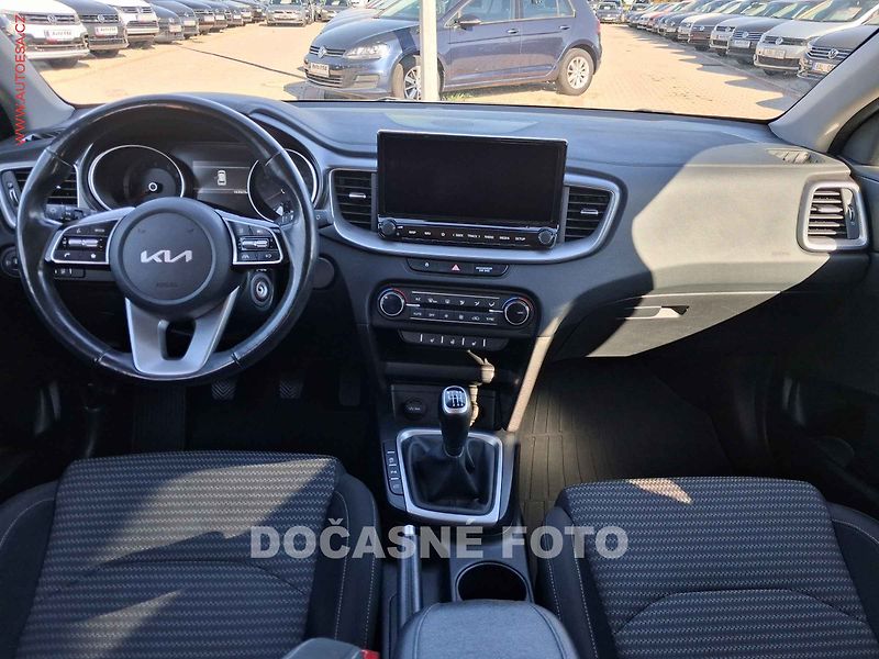 Kia Ceed (2022) 1.5 TGDi, 1.maj,ČR, TOP - fotka 8 z 18