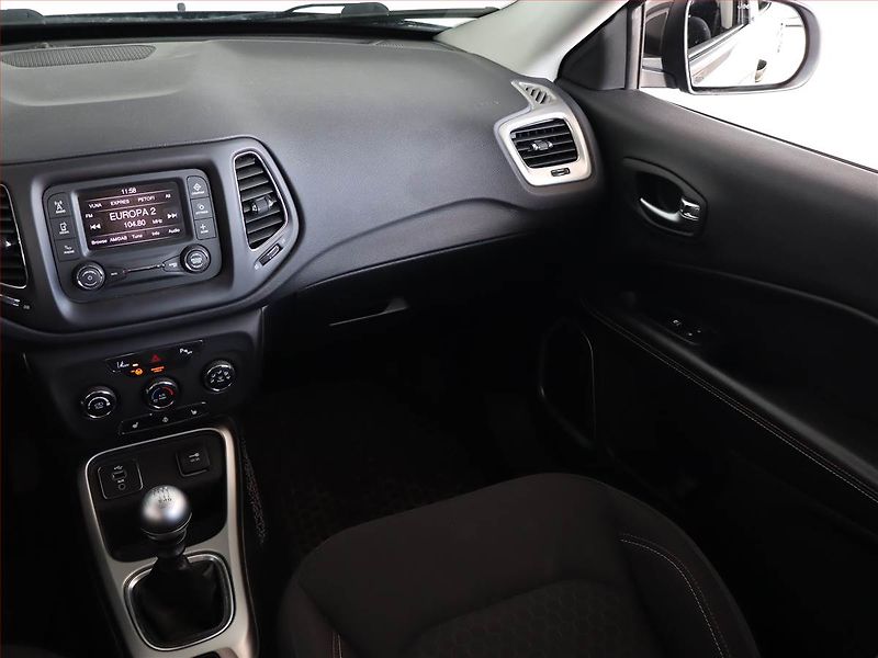 Jeep Compass (2019) 1.6 MultiJet, Tempomat - fotka 8 z 21