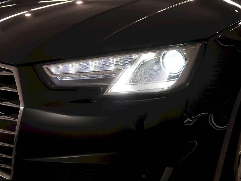 Audi A4 (2019) 40TDI 140KW 4x4 WEBASTO NAVI - fotka 10 z 39