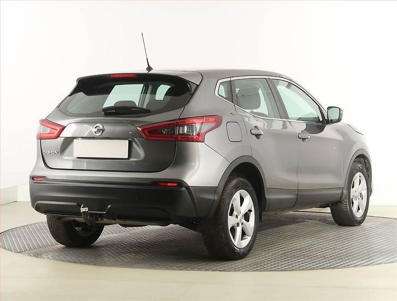 Nissan Qashqai (2019) 1.3 DIG-T, ČR,1.maj - fotka 5 z 21