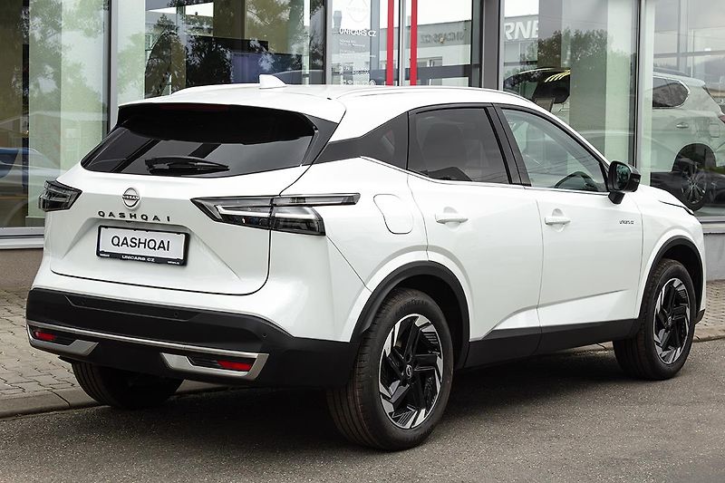 Nissan Qashqai 1,3 DIG-T  X-TRONIC N-CONNECTA - fotka 5 z 17