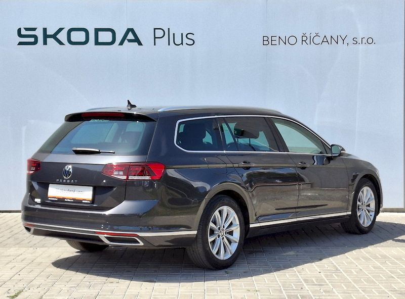 Volkswagen Passat (2023) Variant Elegance DSG 1,5TSi 11 - fotka 2 z 33