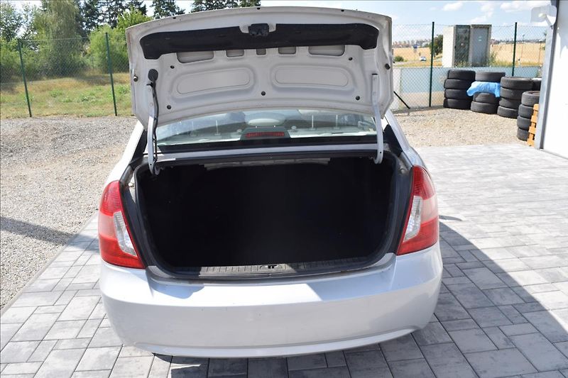 Hyundai Accent 1,4 i 71KW NOVÁ STK KLIMA - fotka 23 z 39