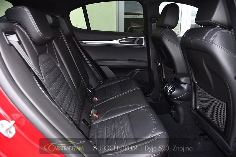 Alfa Romeo Stelvio 2.2 D154kW Veloce AT8-Q4 - fotka 18 z 56