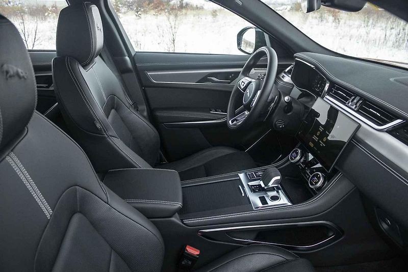 Jaguar F-Pace představuje zajímavou alternativu k německé prémii.