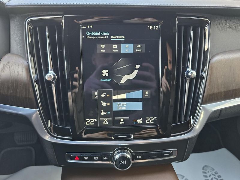 Volvo V90 221kW B6 4x4 R-DESIGN -DPH - fotka 23 z 45