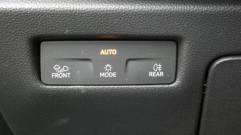 Škoda Superb 2.0 TDI 142kW 4x4 L&K Combi DS - fotka 10 z 27