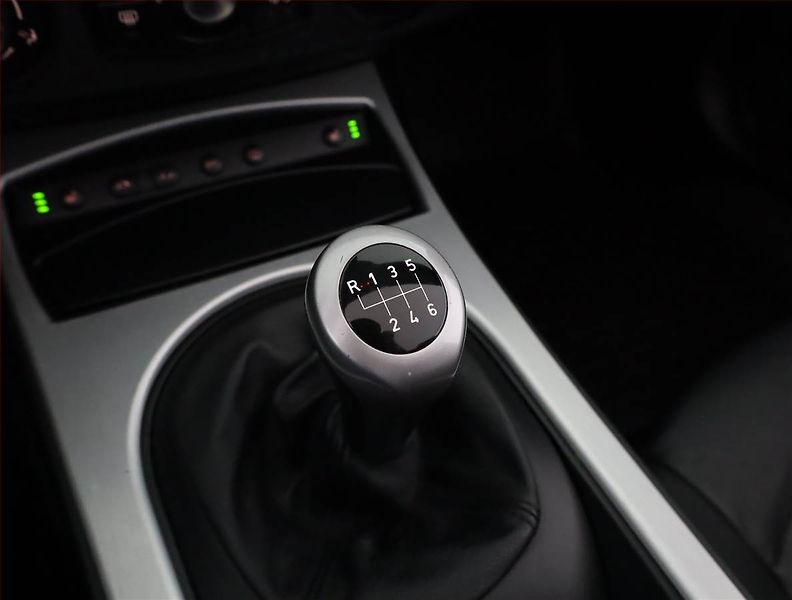BMW Z4 (2010) 2.0i, Kůže, Tempomat - fotka 11 z 17
