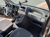 Fiat Panda 1.1 Active 125 180 km - náhled 17