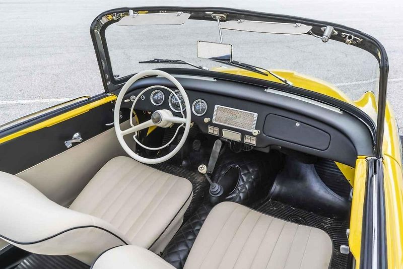 Škoda 450 se začala vyrábět před 65 lety