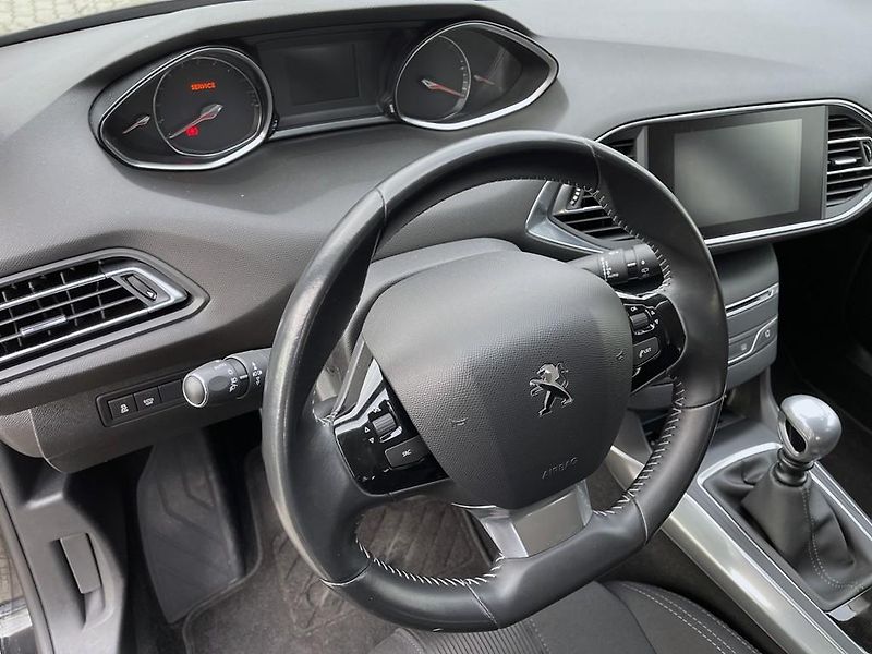 Peugeot 308 2.0 HDI 110 kW navi. serviska - fotka 14 z 26
