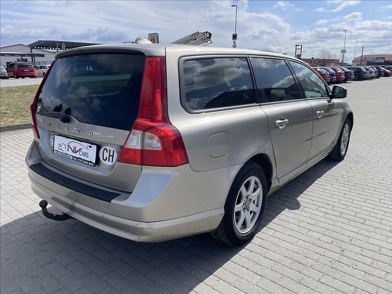 Volvo V70 2,0 d 100kw Momentum Kinetic o - fotka 29 z 31