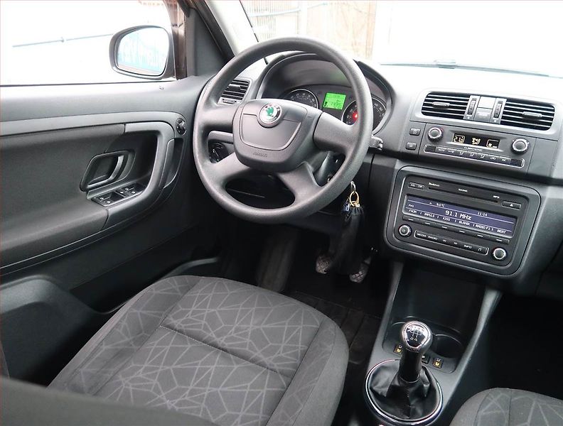 Škoda Roomster (2012) 1.6 TDI, po STK, jezdí výborně - fotka 7 z 18