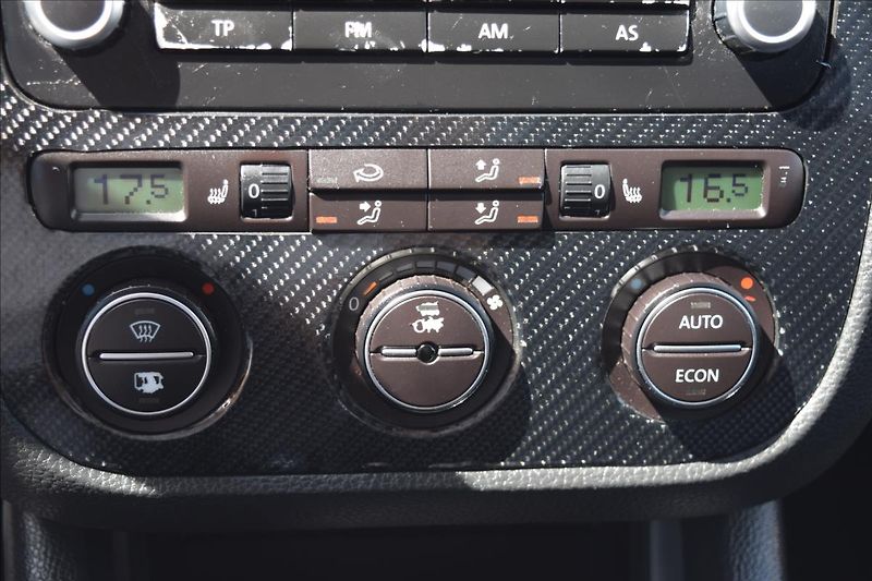 Volkswagen Jetta 1,9 TDI 77KW NOVÁ STK ALU - fotka 37 z 43