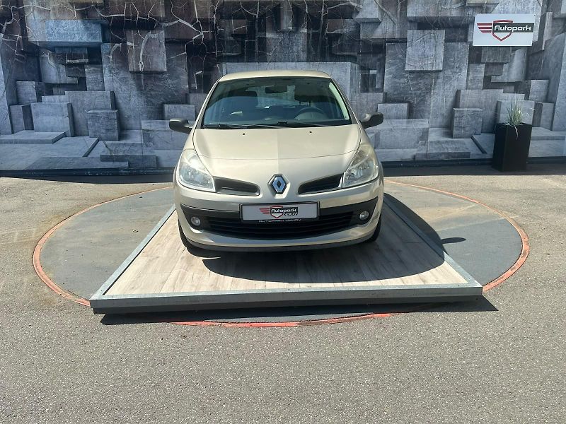 Renault Clio (2007) 1.2i, 55KW - fotka 2 z 20