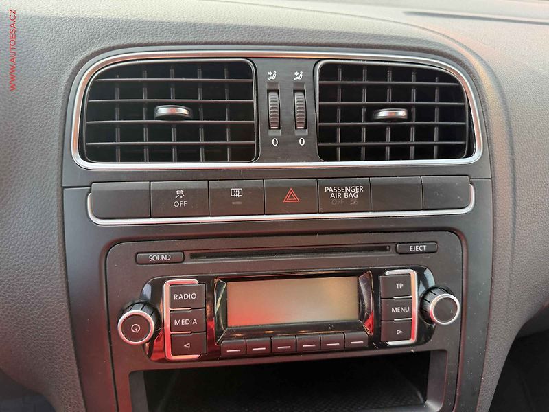 Volkswagen Polo (2009) 1.4, ČR, AC - fotka 13 z 15