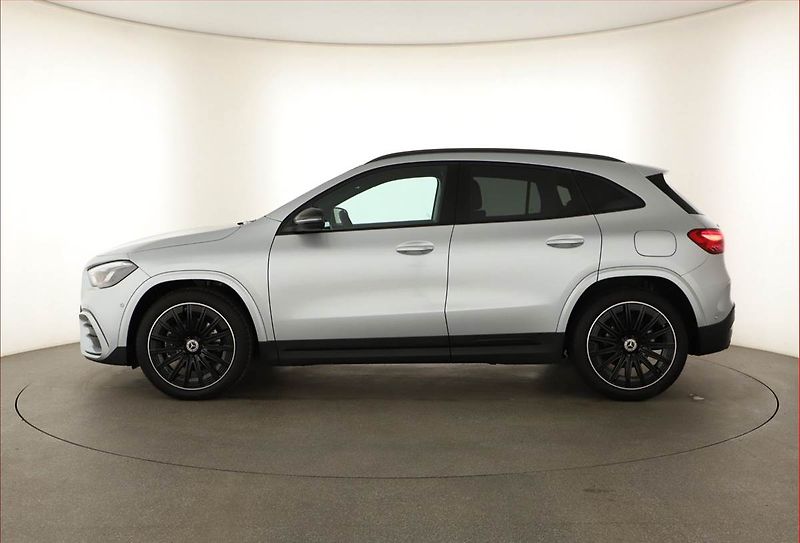 Mercedes-Benz GLA (2025) 200 d, AMG LINE, KEYLESS - fotka 3 z 19