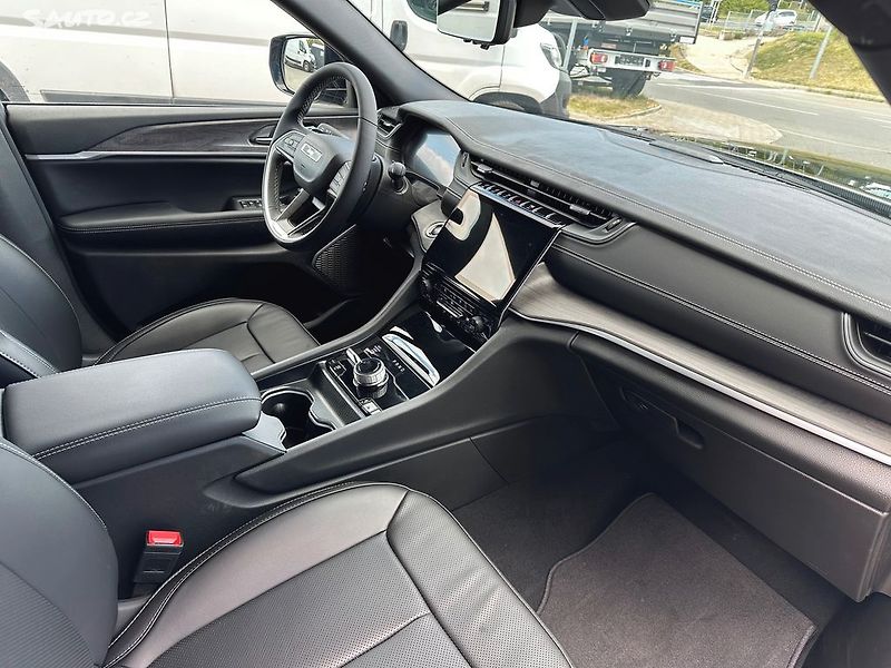 Jeep Grand Cherokee (2025) Limited 2.0 Turbo 4xe PHEV - fotka 5 z 10