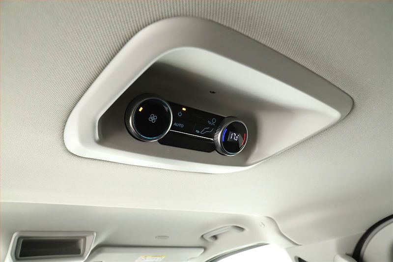Ford Tourneo Custom (2025) 2.0 EcoBlue - fotka 20 z 21