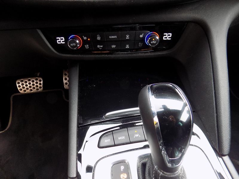 Opel Insignia (2022) 2.0 16V GSi  1. majitel - fotka 16 z 17