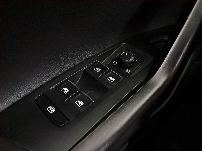 Volkswagen Taigo (2022) Style 1.0 TSI, Automat, ČR - fotka 19 z 20