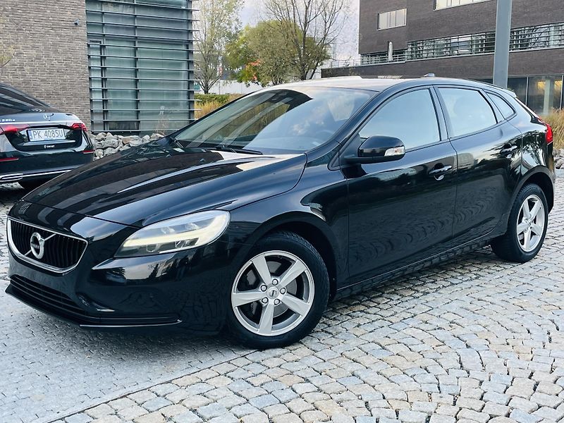 Volvo V40 2.0i MANUÁL 1.MAJITEL SENZORY - fotka 3 z 41