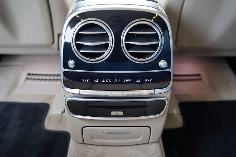Mercedes-Benz Třídy S S560 4Matic V8 Designo/470PS - fotka 33 z 42