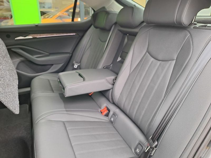 Škoda Superb L&K 2,0TDI 110kW - fotka 8 z 11