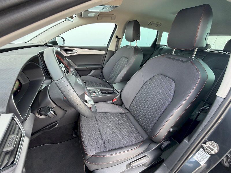 Seat Leon (2024) FR 1.5 TSI 110kW SP - fotka 6 z 35