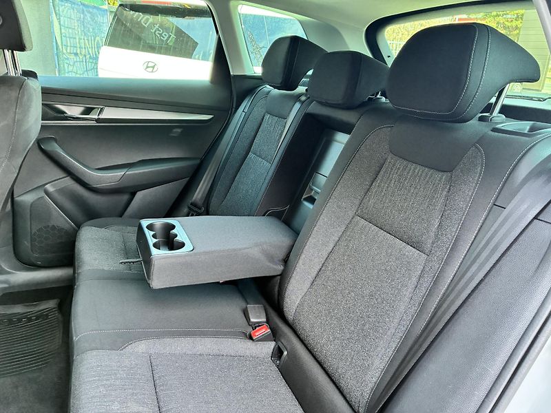 Škoda Karoq 110 kW Style 4x4 DSG 1.MAJITEL - fotka 13 z 38