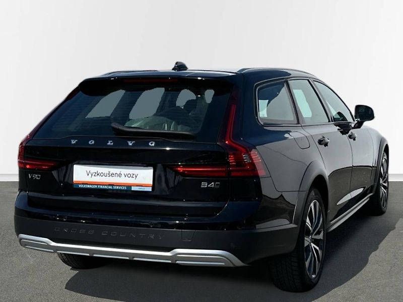 Volvo V90 (2024) B4 AWD diesel Ultimate Auto - fotka 20 z 20