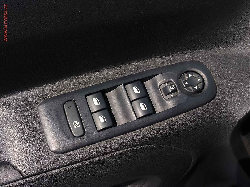 Opel Combo (2022) 1.5 CDTi, 2.maj,ČR, Elegance - fotka 17 z 19