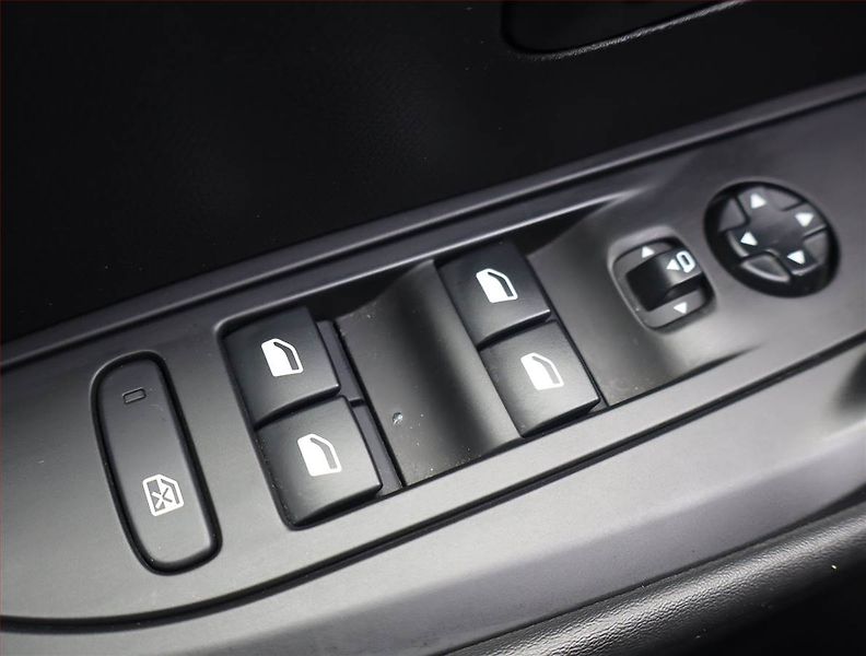 Peugeot 208 (2021) 50 kWh, SoH 91%, Automat - fotka 24 z 27